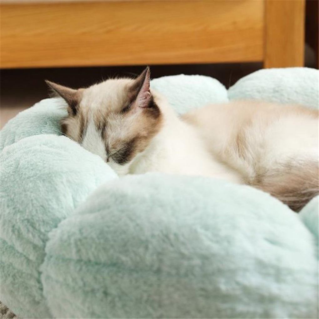 Flower-Shaped Cat Bed – Cozy Plush Pet Bed for Cats - Opulenza